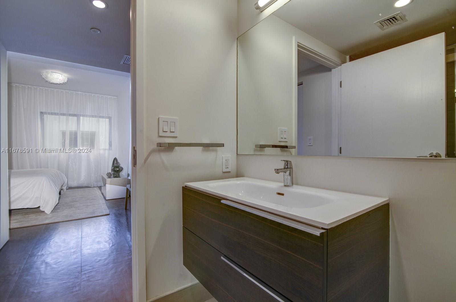 9940 W Bay Harbor Dr Unit: 7G-N