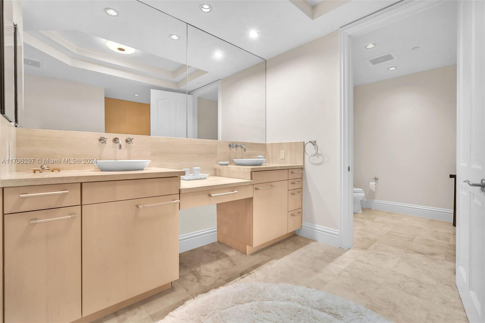 10295 Collins Ave # 2406