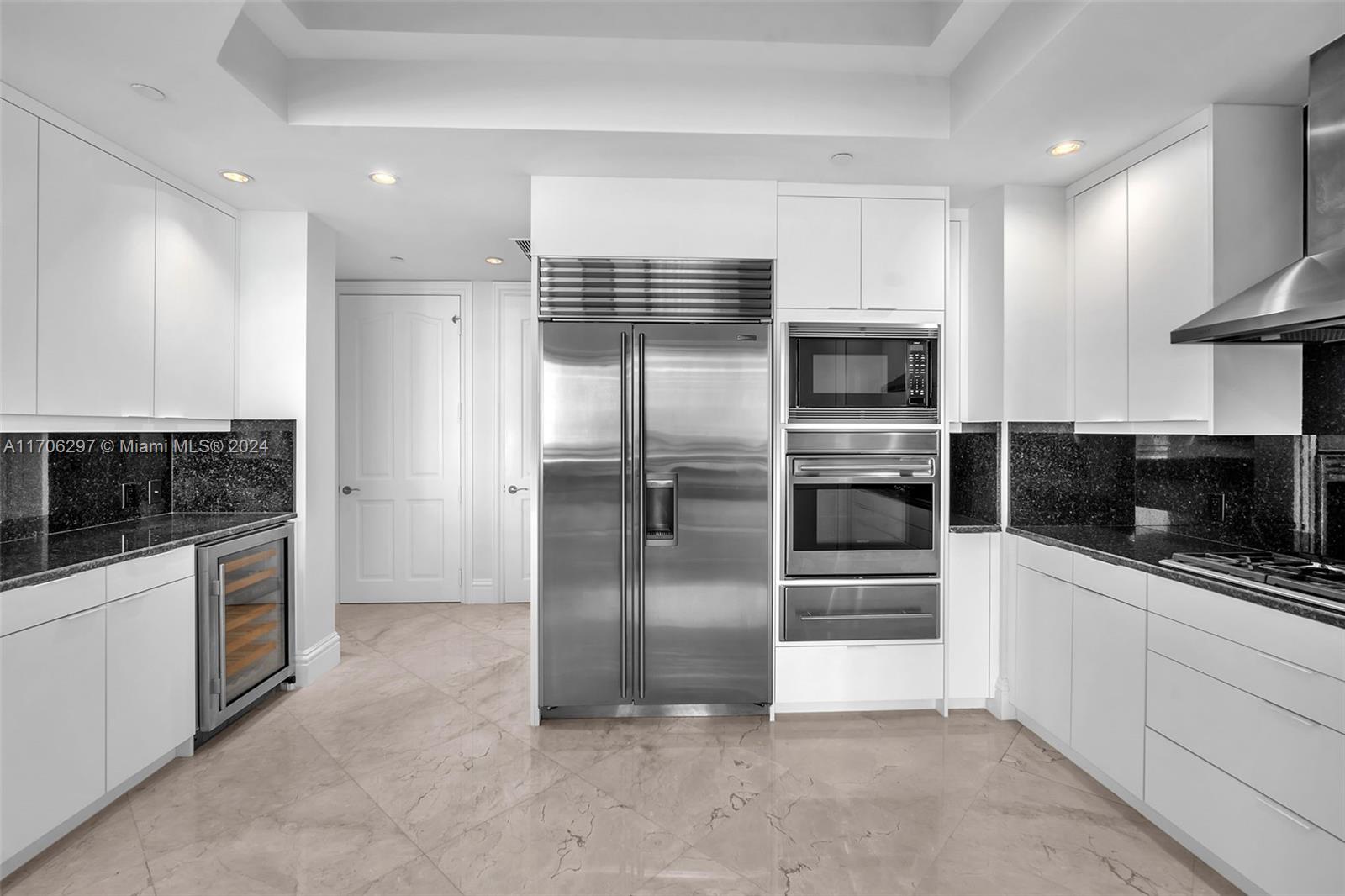 10295 Collins Ave # 2406