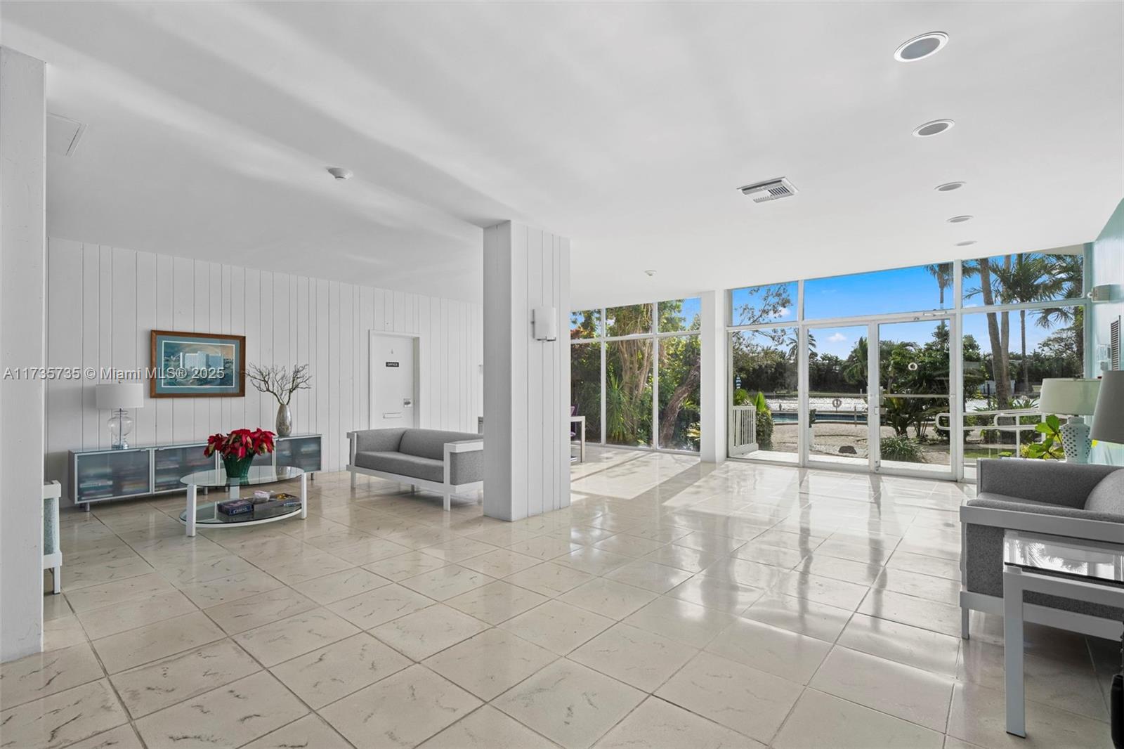 9101 E Bay Harbor Dr # 405