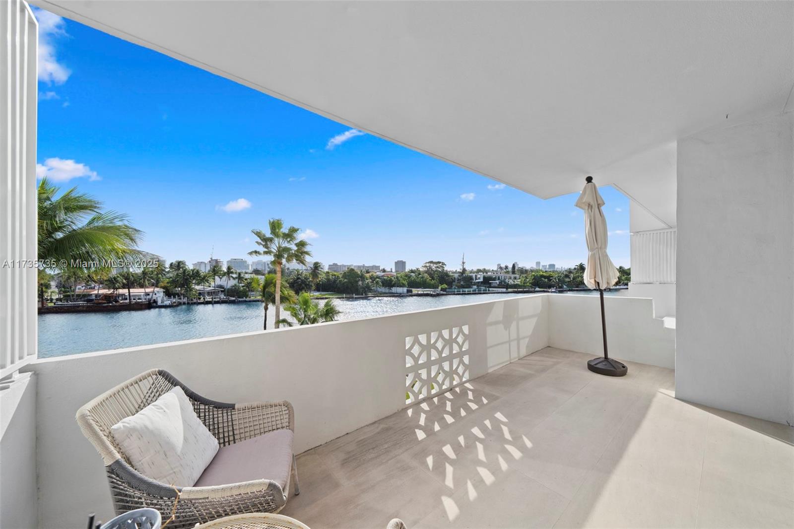 9101 E Bay Harbor Dr # 405