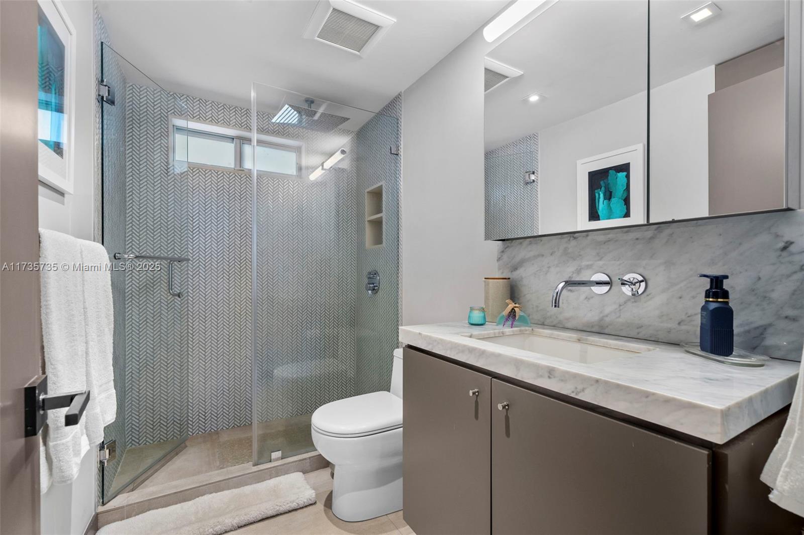 9101 E Bay Harbor Dr # 405
