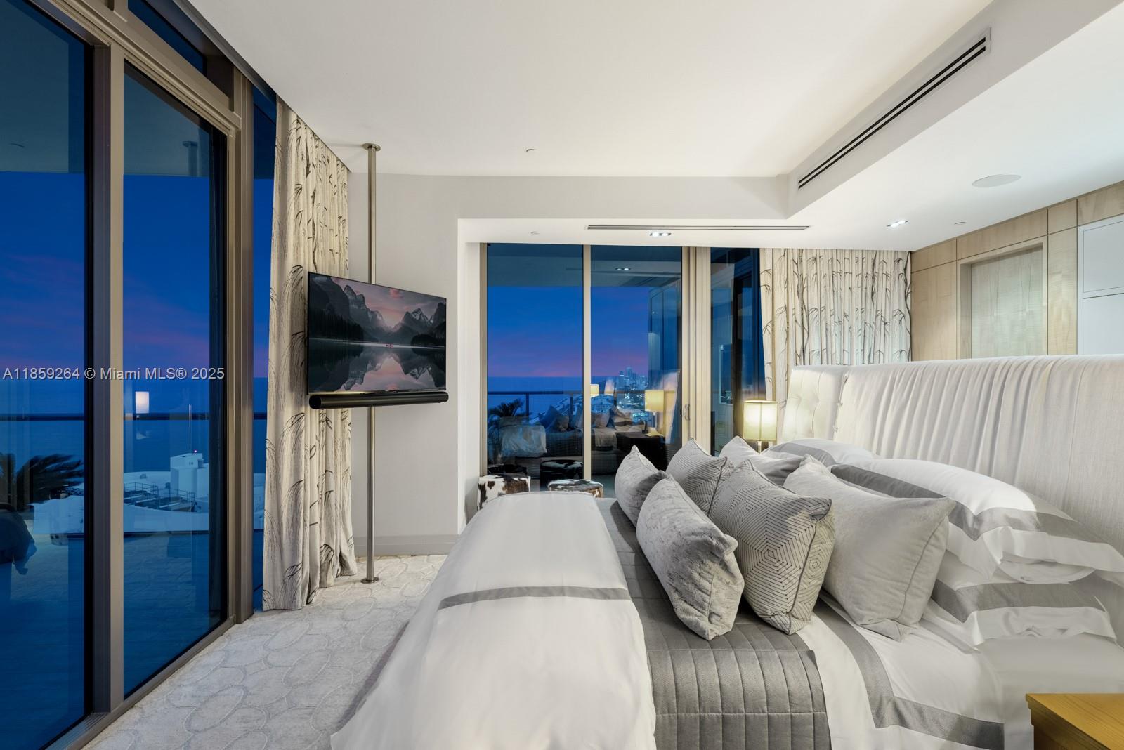 9701 Collins Ave Unit: PH01S