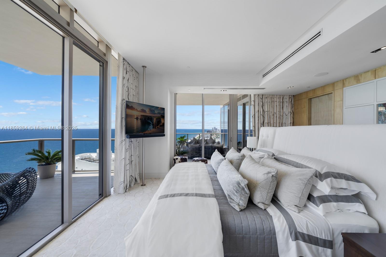 9701 Collins Ave Unit: PH01S