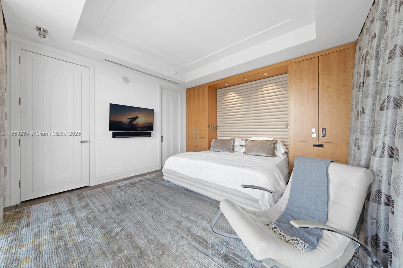 9701 Collins Ave Unit: PH01S