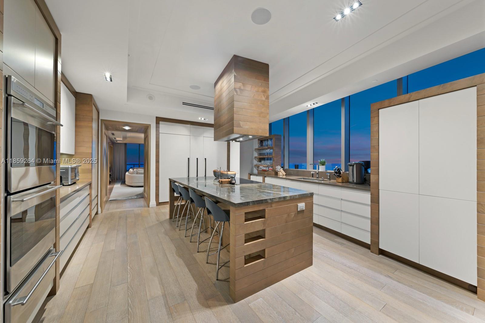 9701 Collins Ave Unit: PH01S