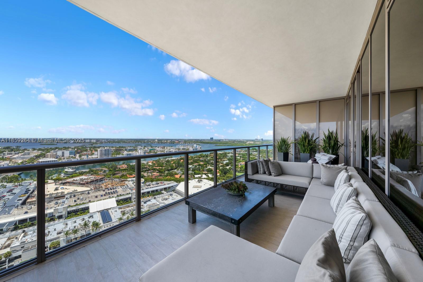 9701 Collins Ave Unit: PH01S