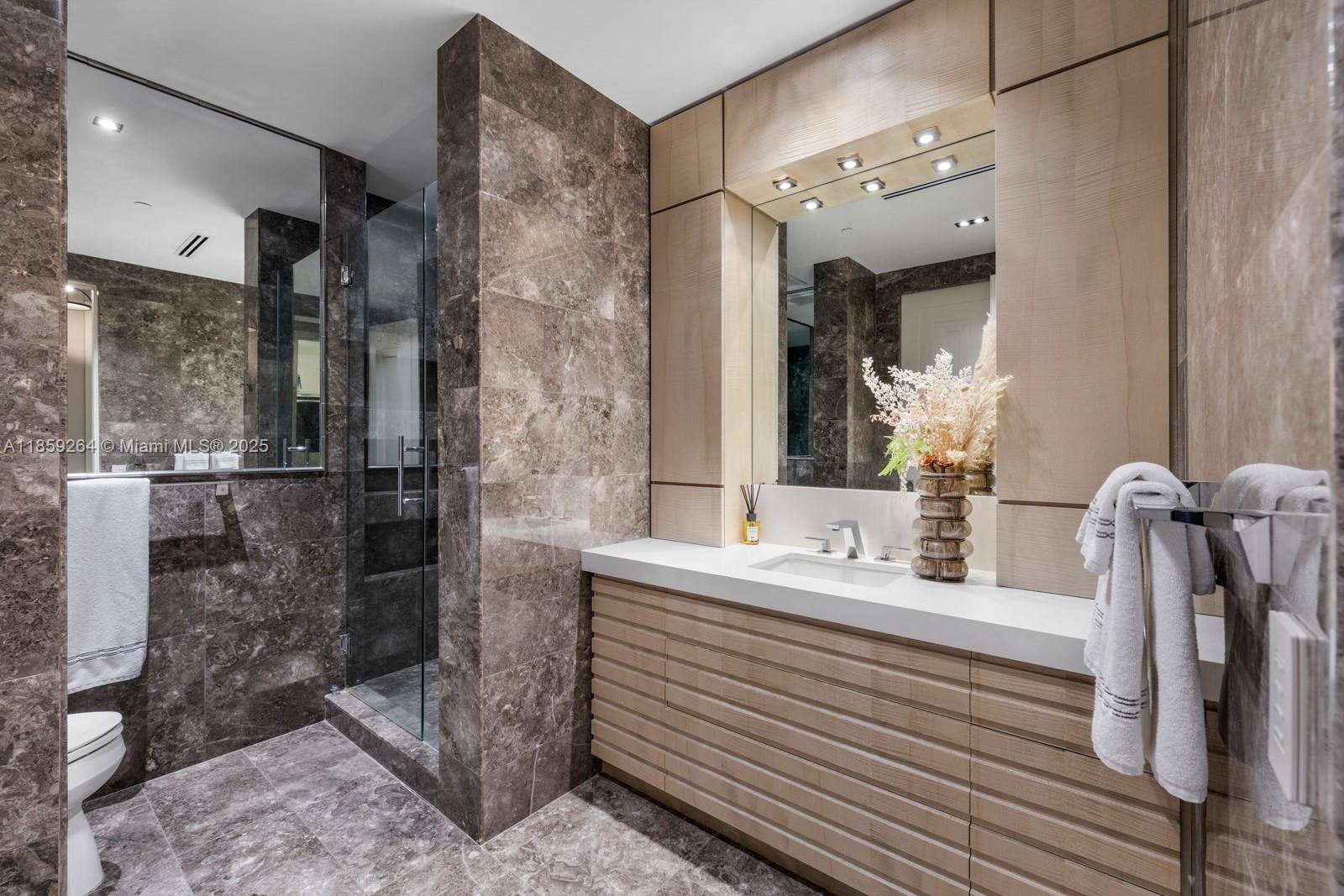 9701 Collins Ave Unit: PH01S