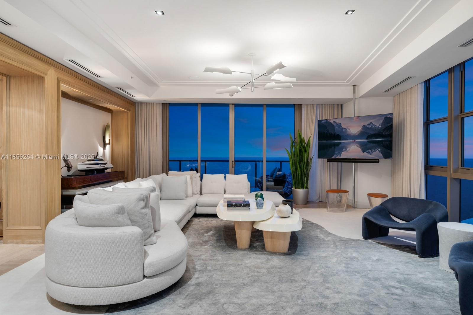 9701 Collins Ave Unit: PH01S