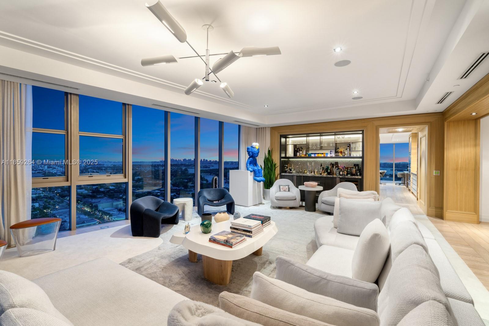 9701 Collins Ave Unit: PH01S