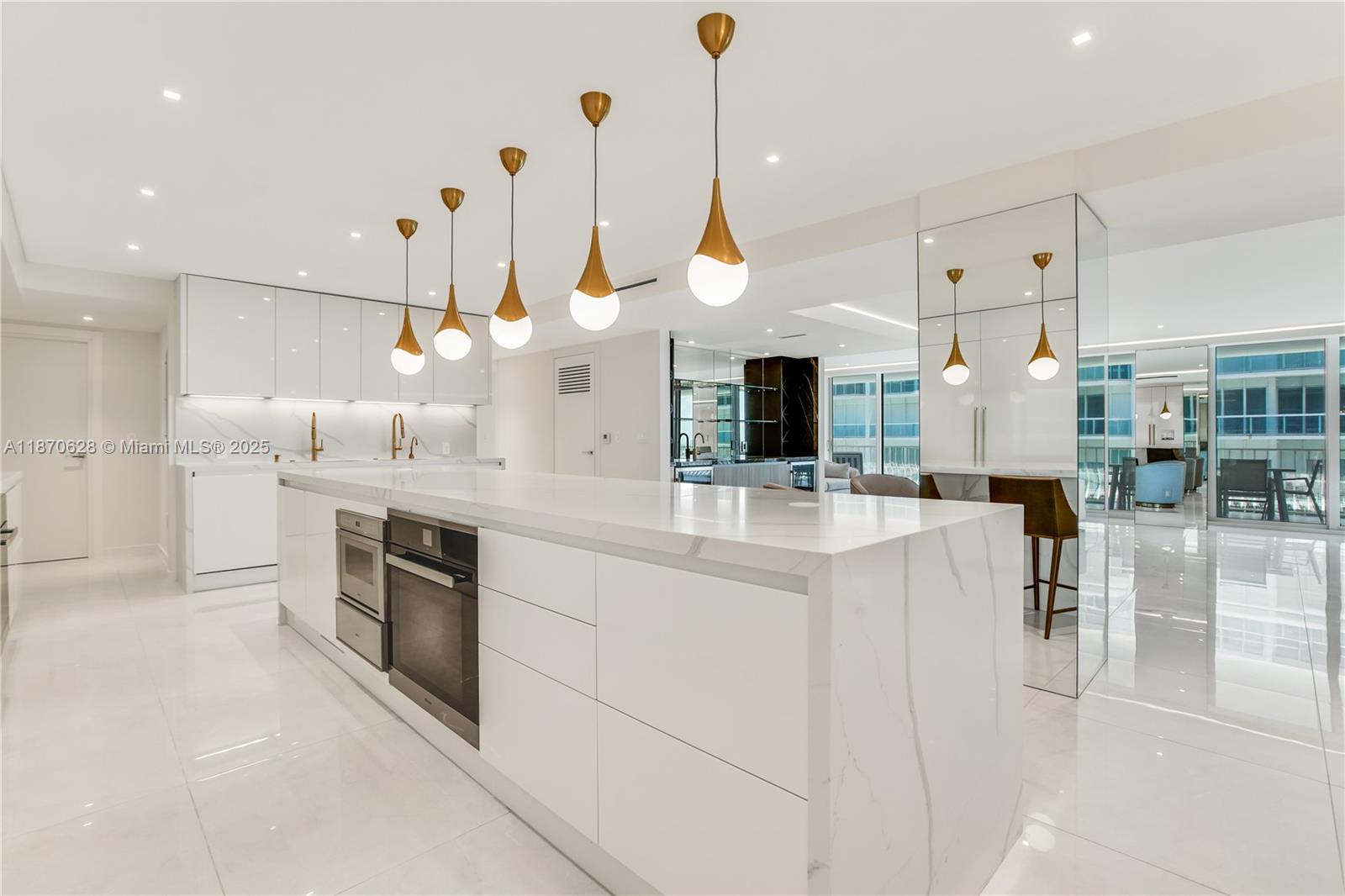 10155 Collins Ave # 1605