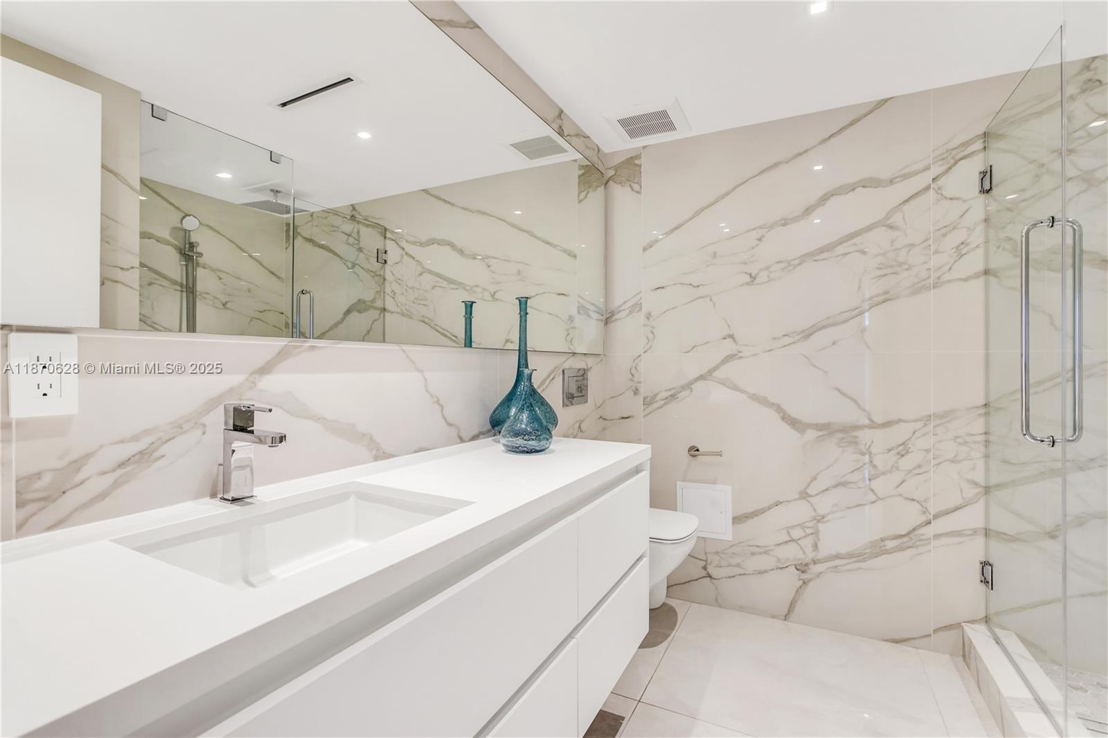 10155 Collins Ave # 1605