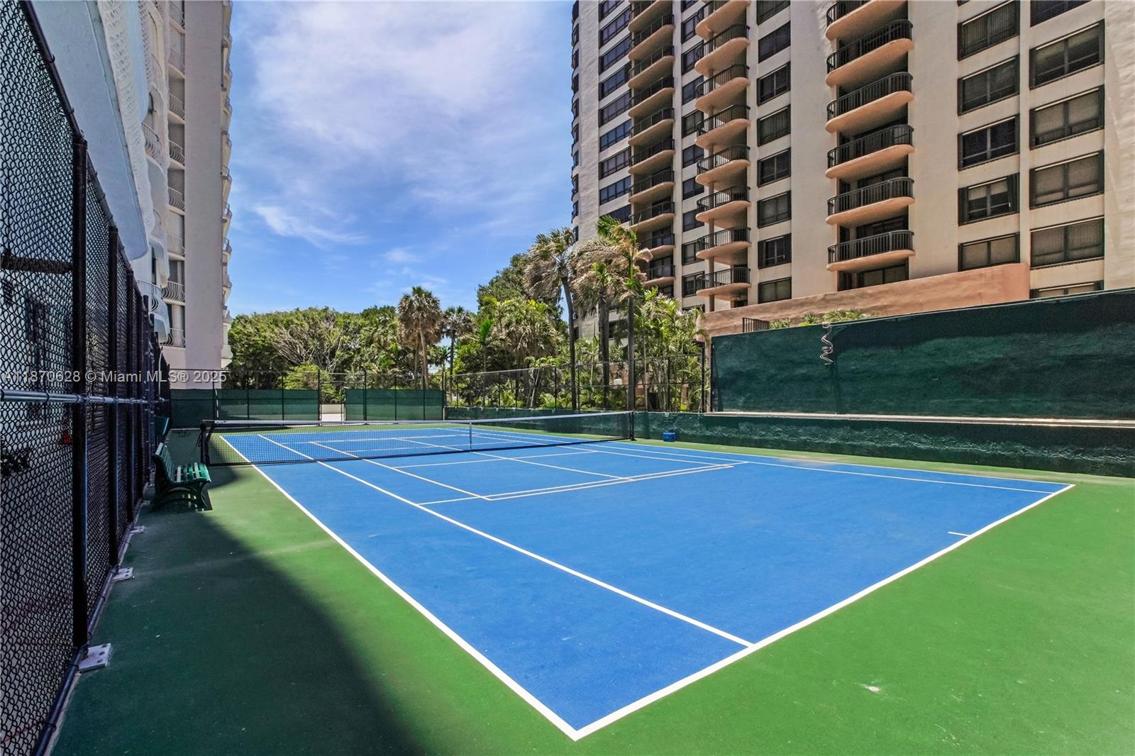 10155 Collins Ave # 1605
