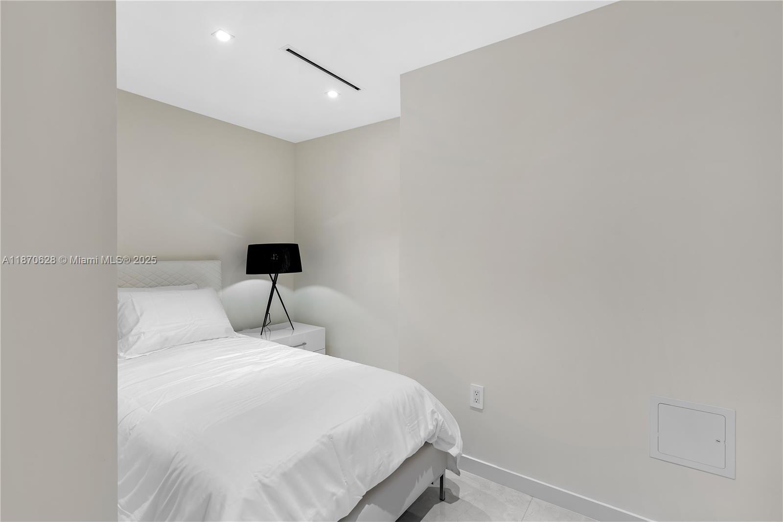 10155 Collins Ave # 1605