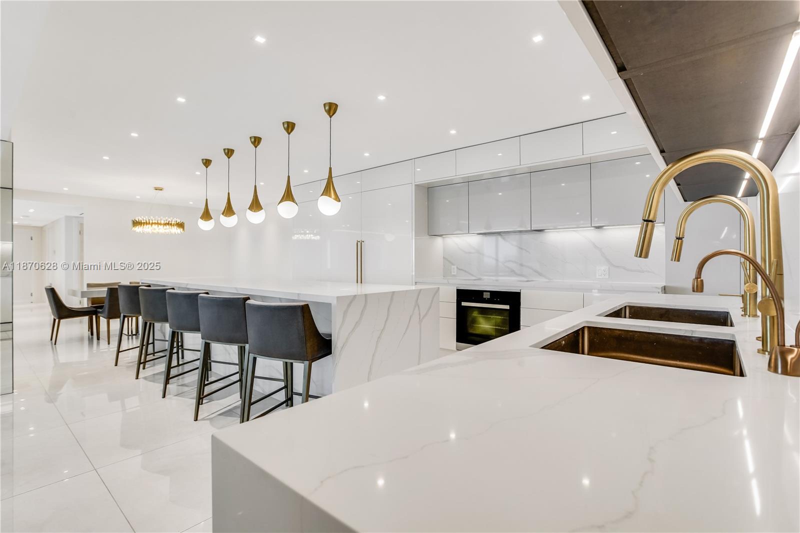 10155 Collins Ave # 1605
