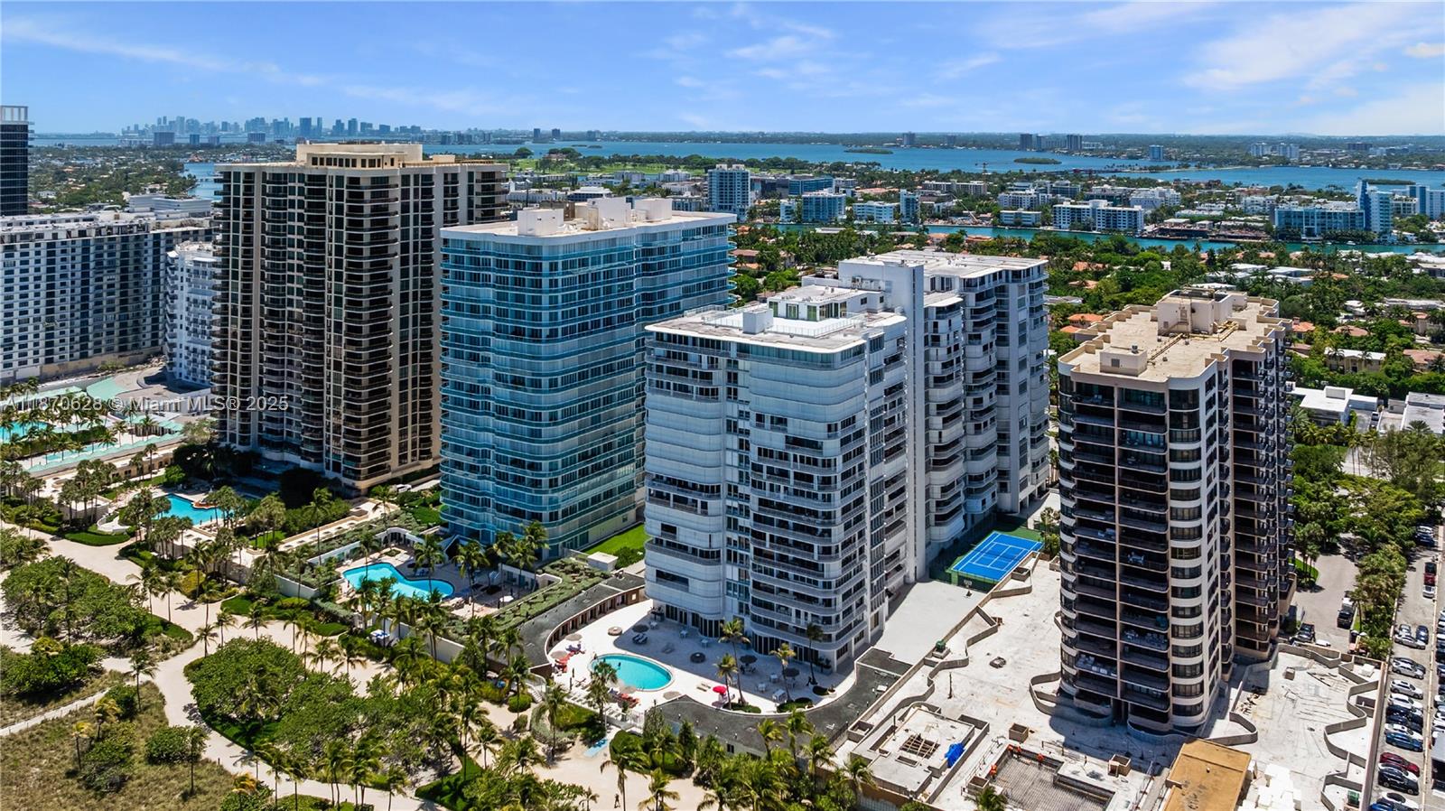 10155 Collins Ave # 1605