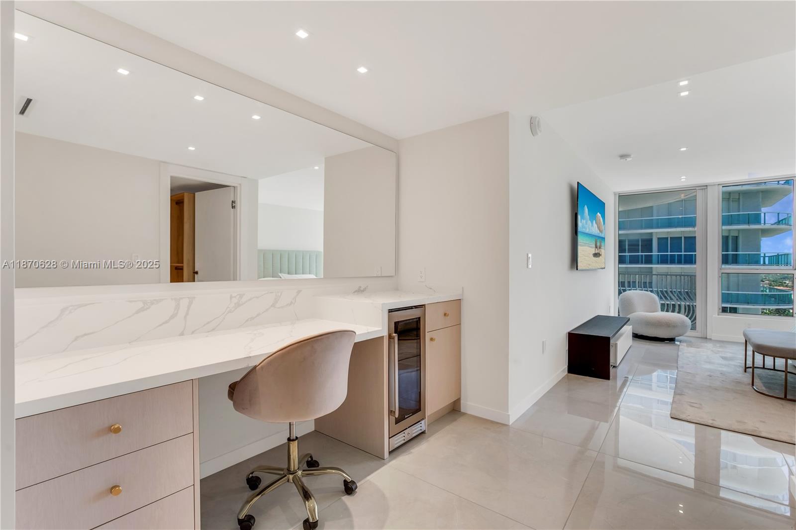 10155 Collins Ave # 1605