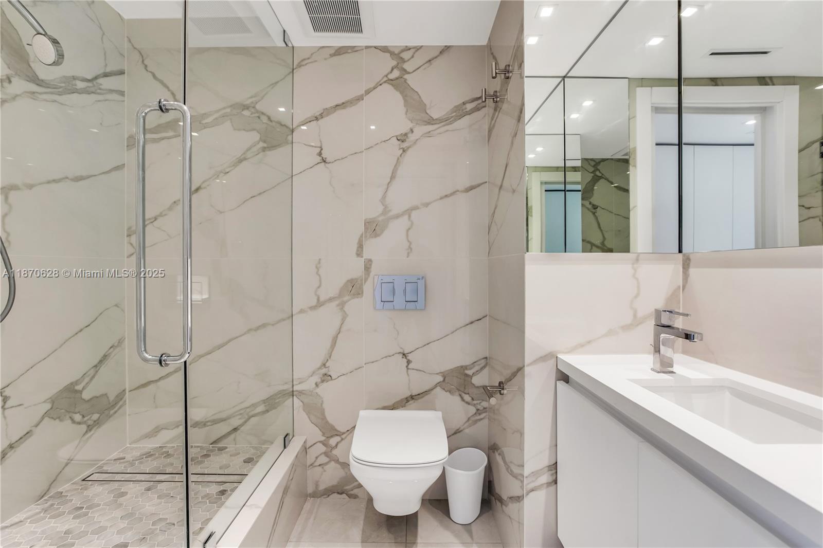 10155 Collins Ave # 1605