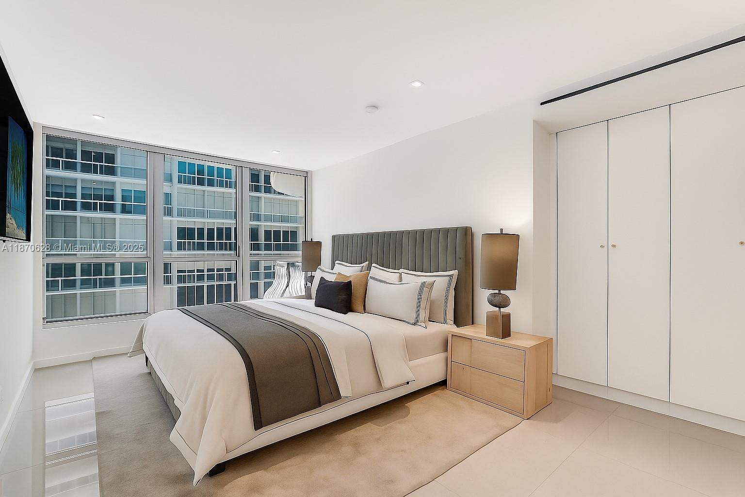 10155 Collins Ave # 1605