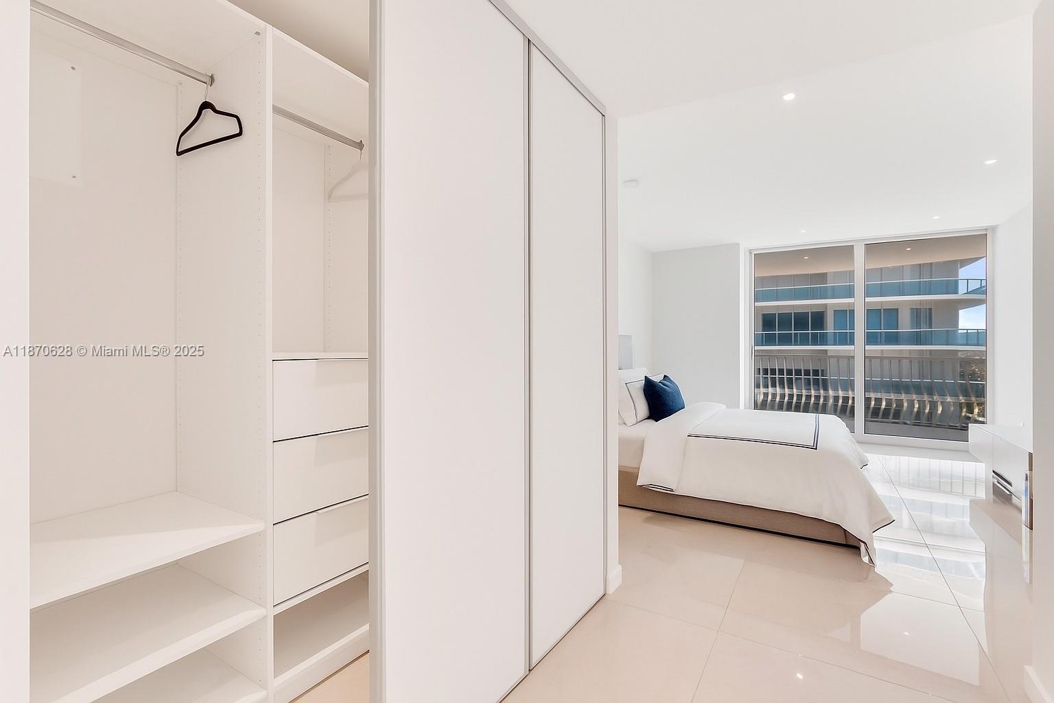 10155 Collins Ave # 1605