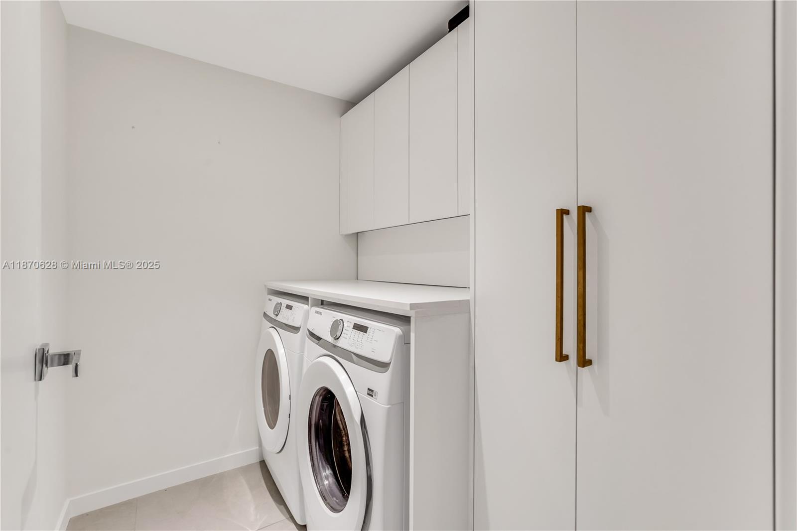 10155 Collins Ave # 1605