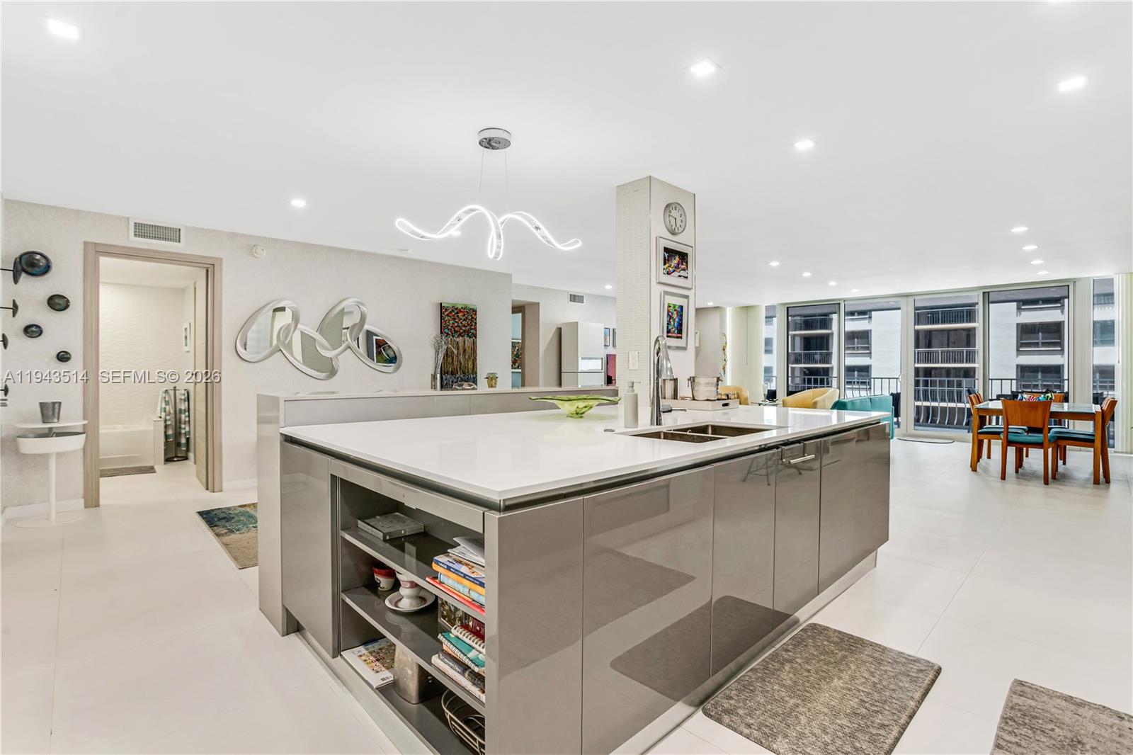 10155 Collins Avenue # 606