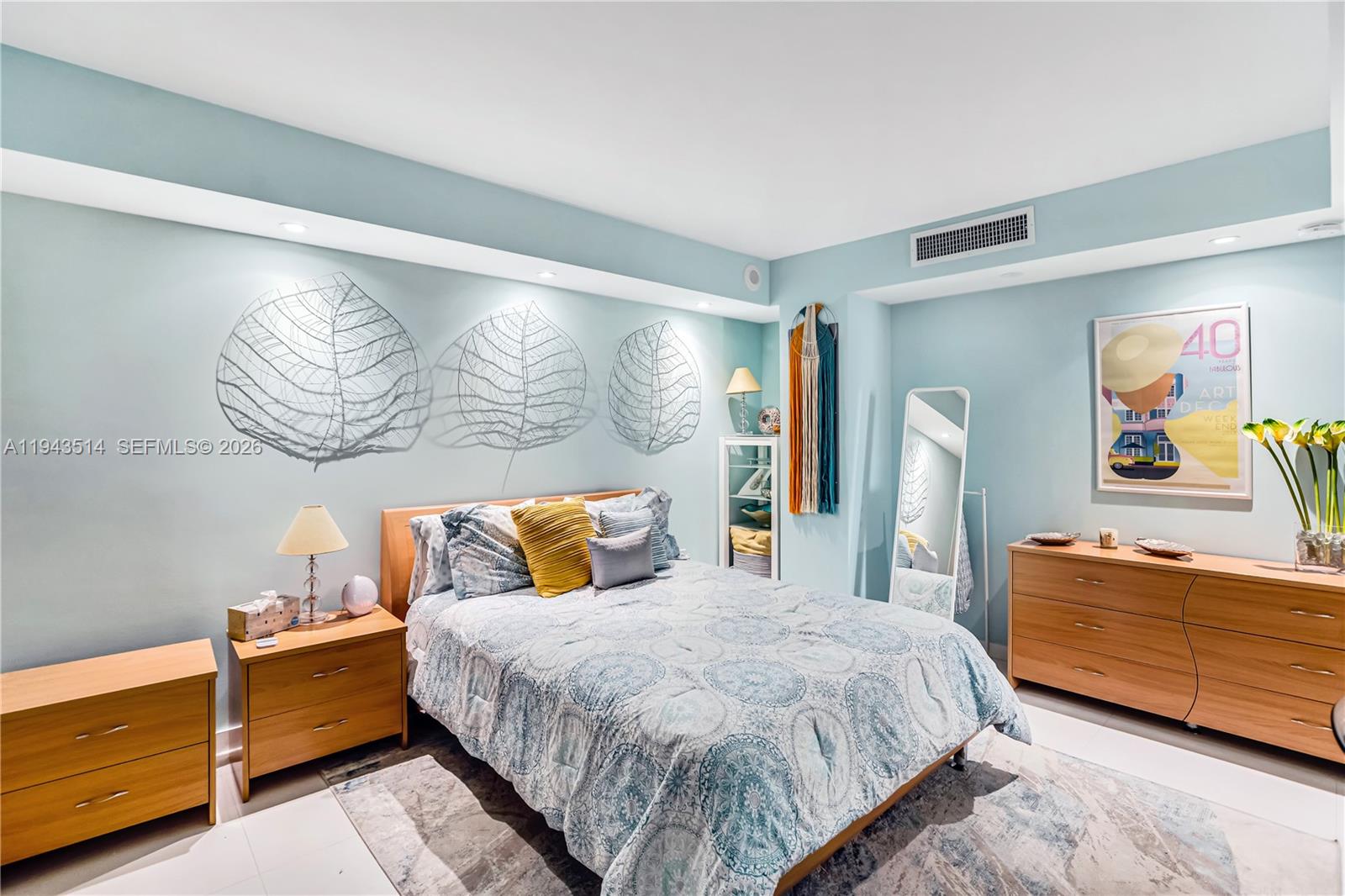 10155 Collins Avenue # 606