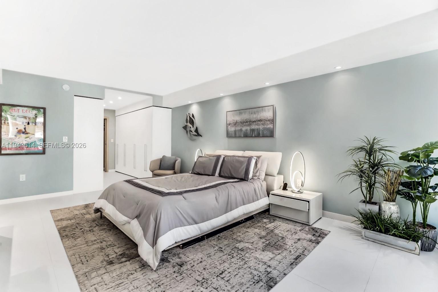 10155 Collins Avenue # 606