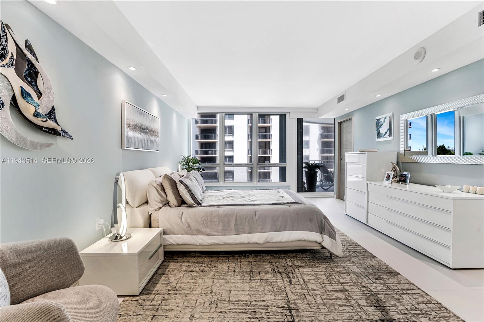 10155 Collins Avenue # 606
