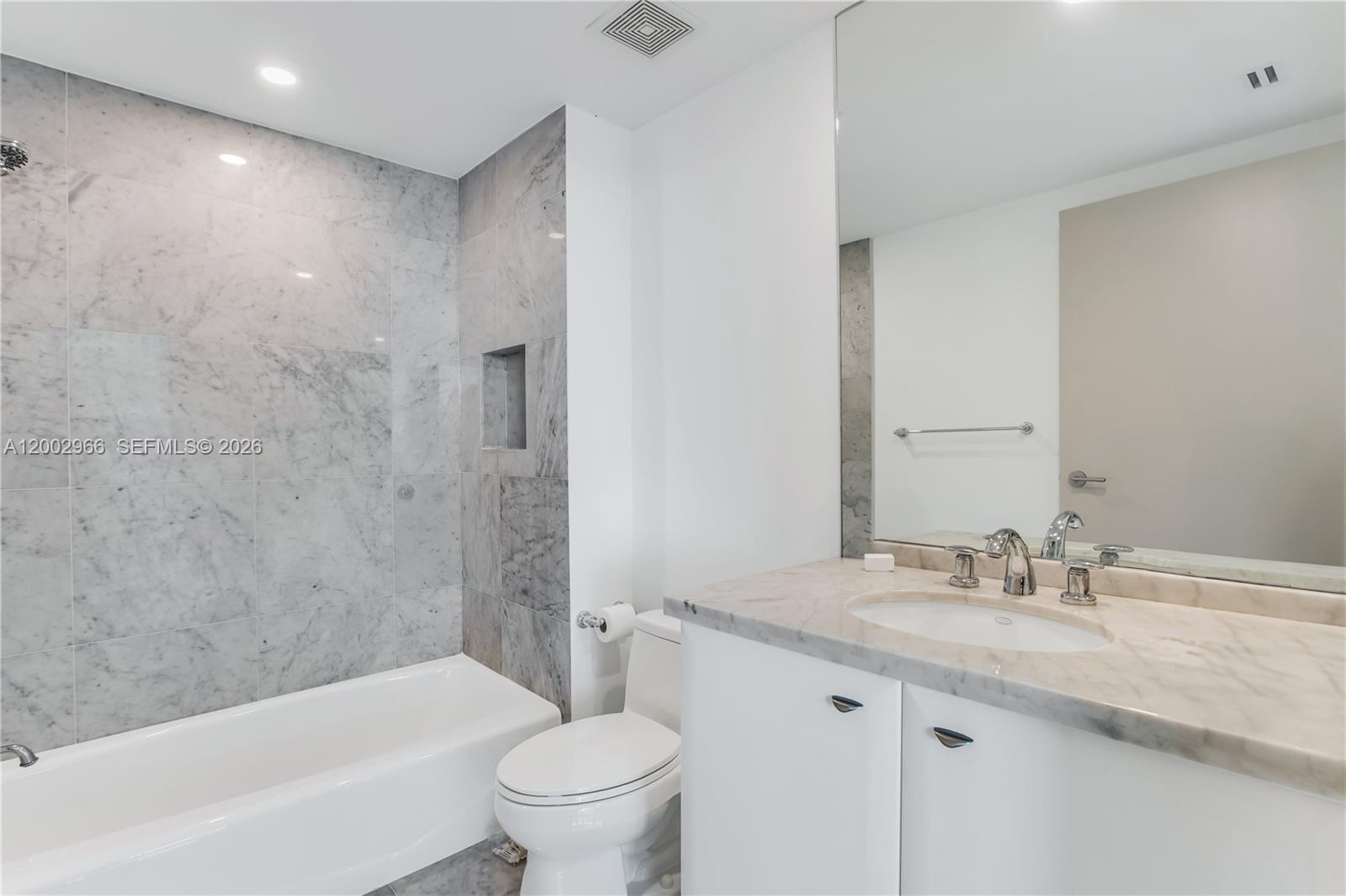 9401 Collins Ave # 1004