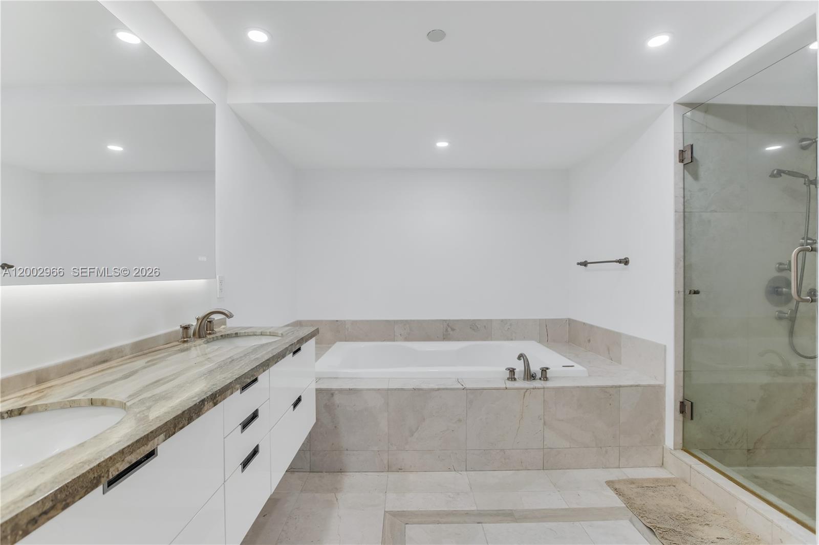 9401 Collins Ave # 1004