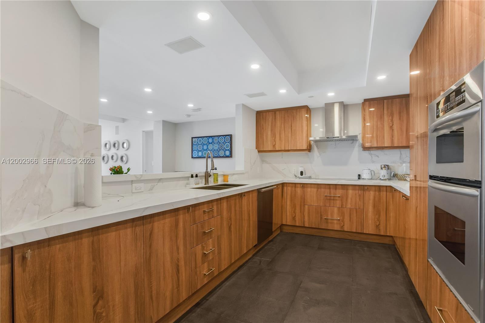 9401 Collins Ave # 1004