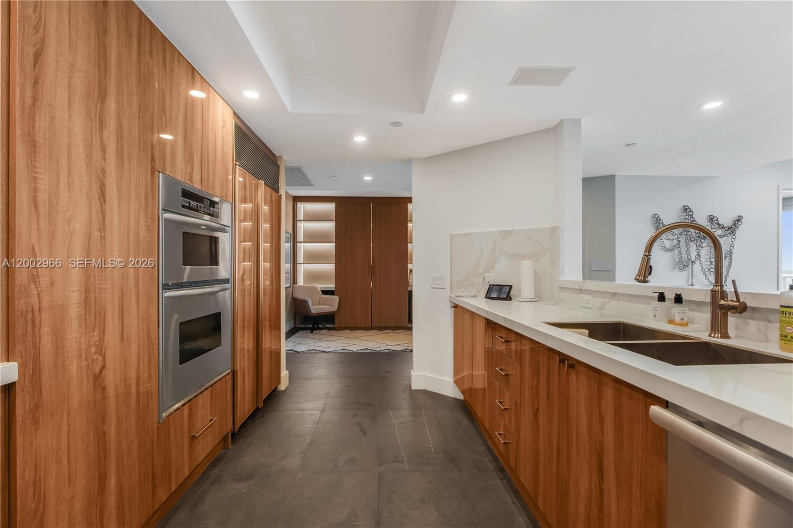 9401 Collins Ave # 1004