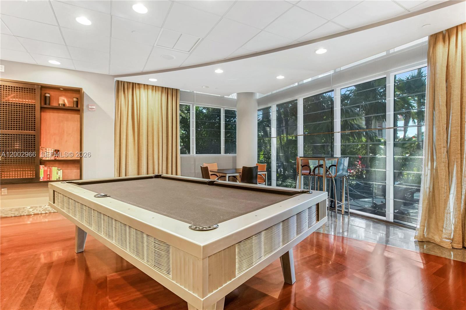 9401 Collins Ave # 1004
