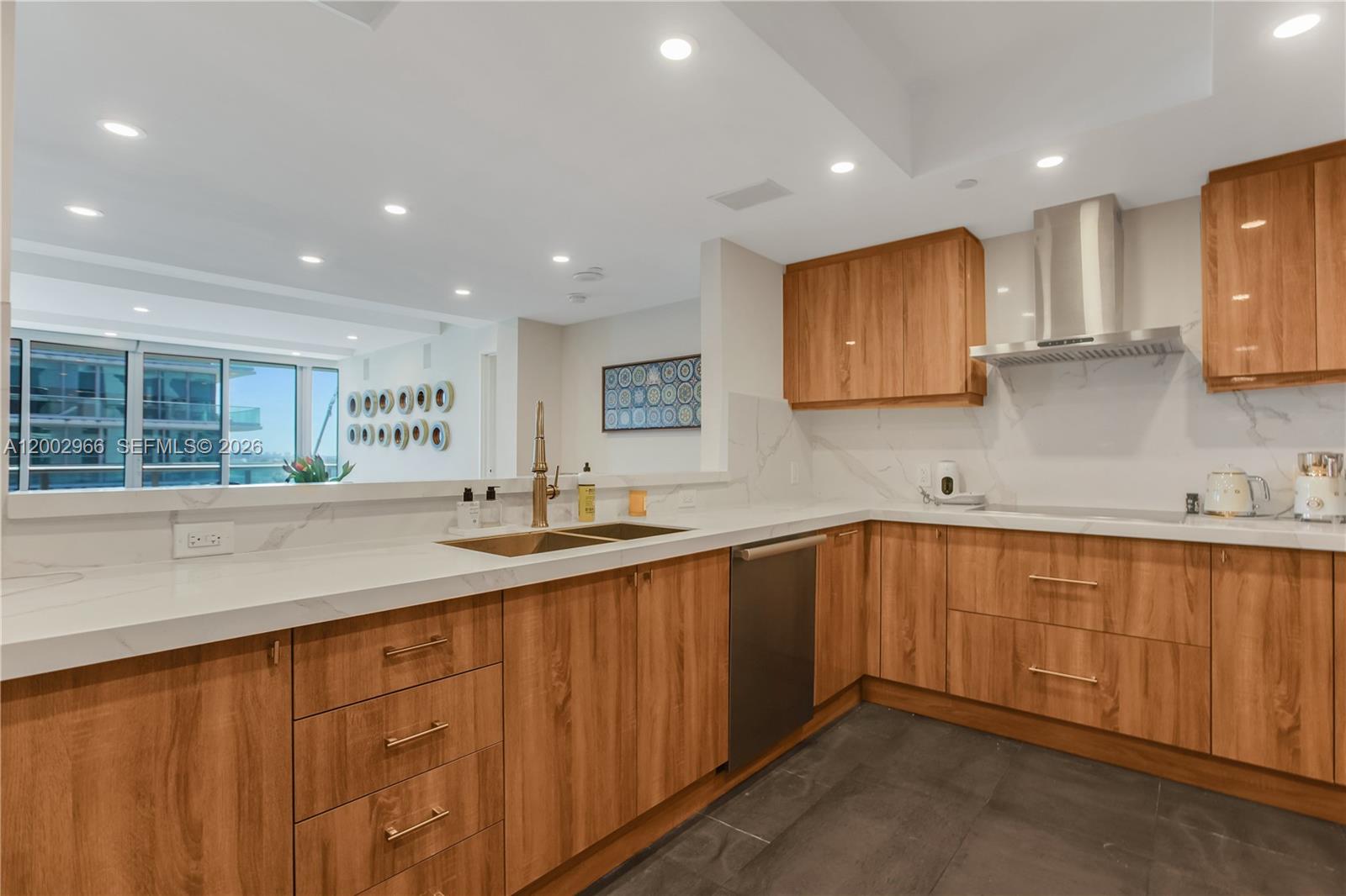 9401 Collins Ave # 1004