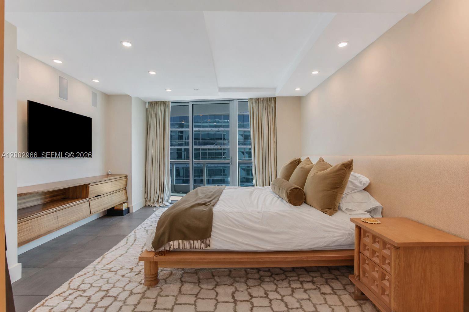 9401 Collins Ave # 1004