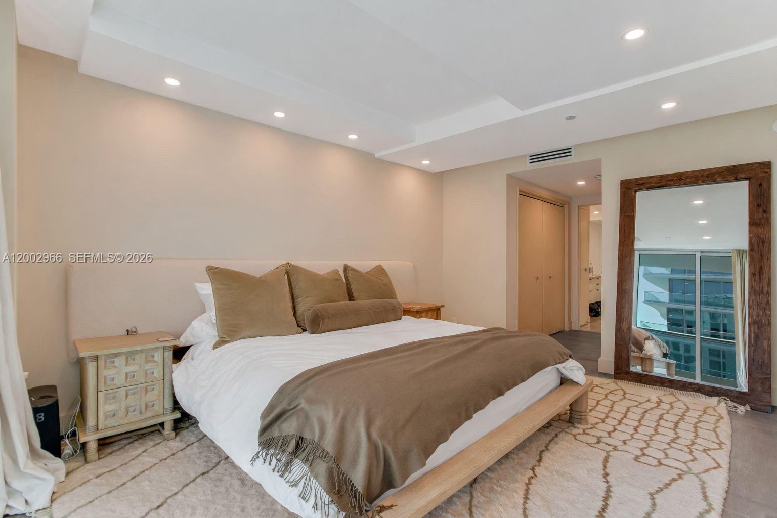 9401 Collins Ave # 1004