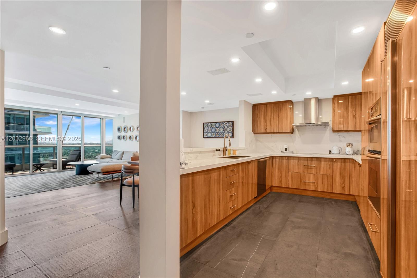 9401 Collins Ave # 1004
