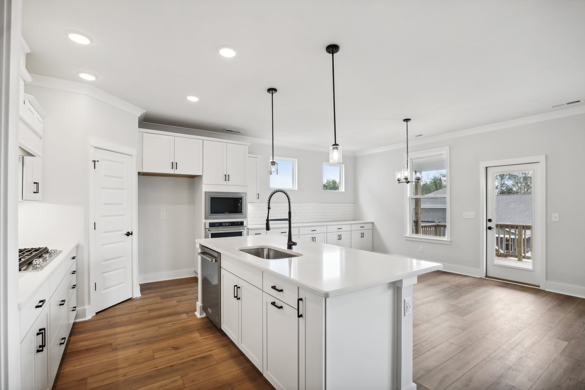 860 Rockwell Dr