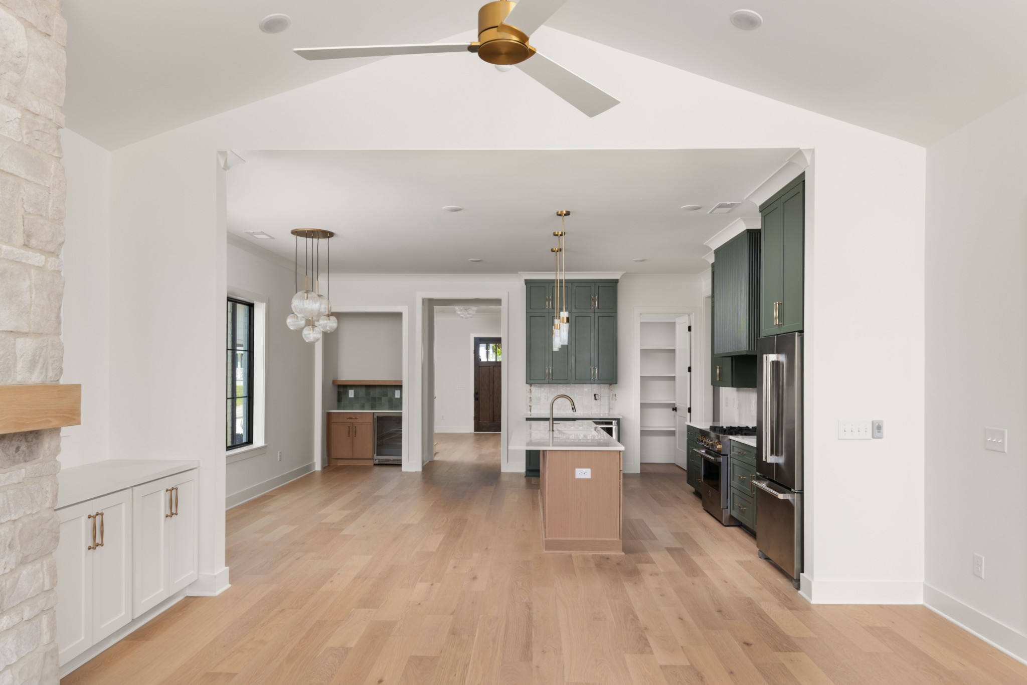 213 Perlen Dr Unit: B