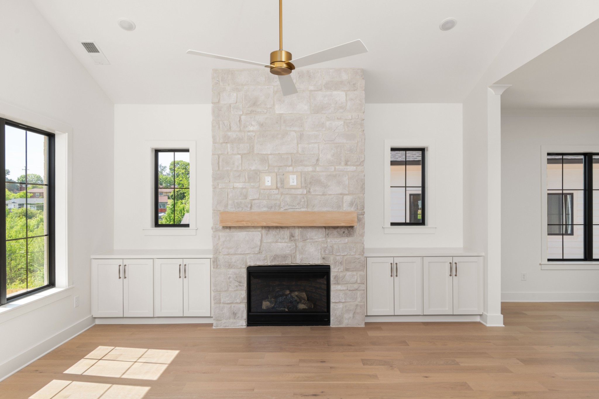 213 Perlen Dr Unit: B