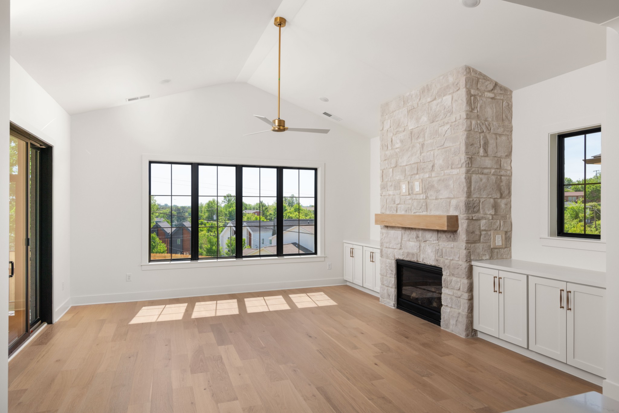 213 Perlen Dr Unit: B