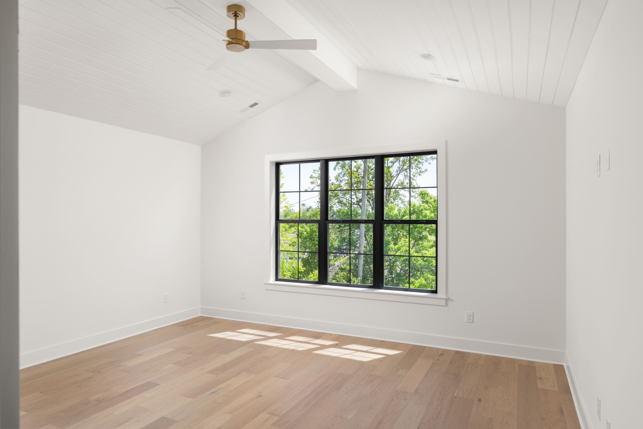 213 Perlen Dr Unit: B