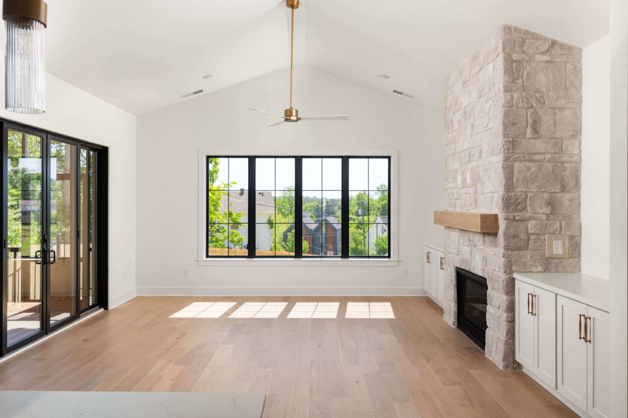 213 Perlen Dr Unit: B