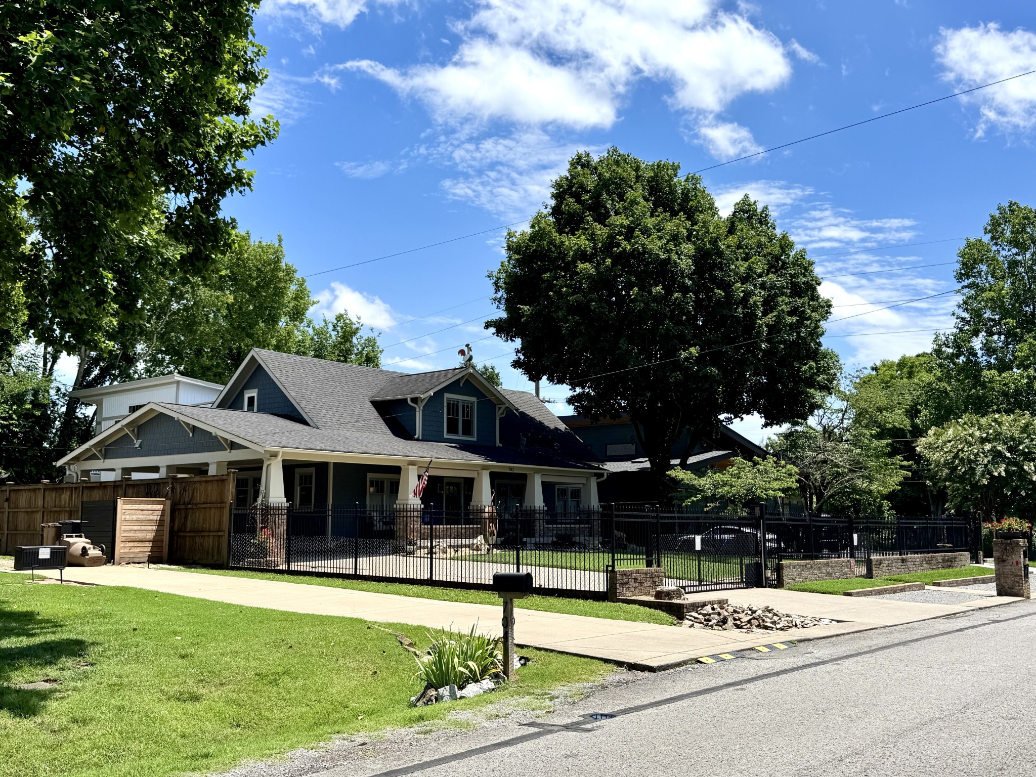 702 Skyview Dr