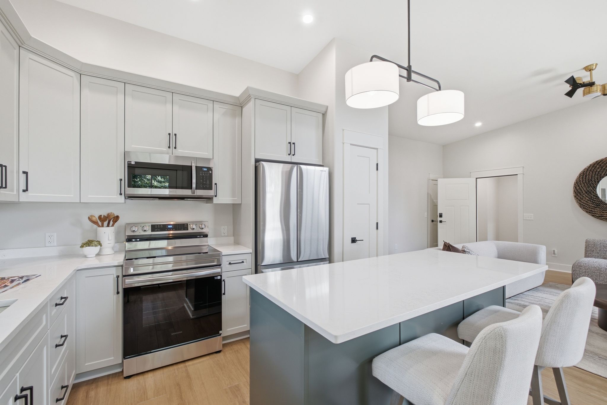 702 Skyview Dr