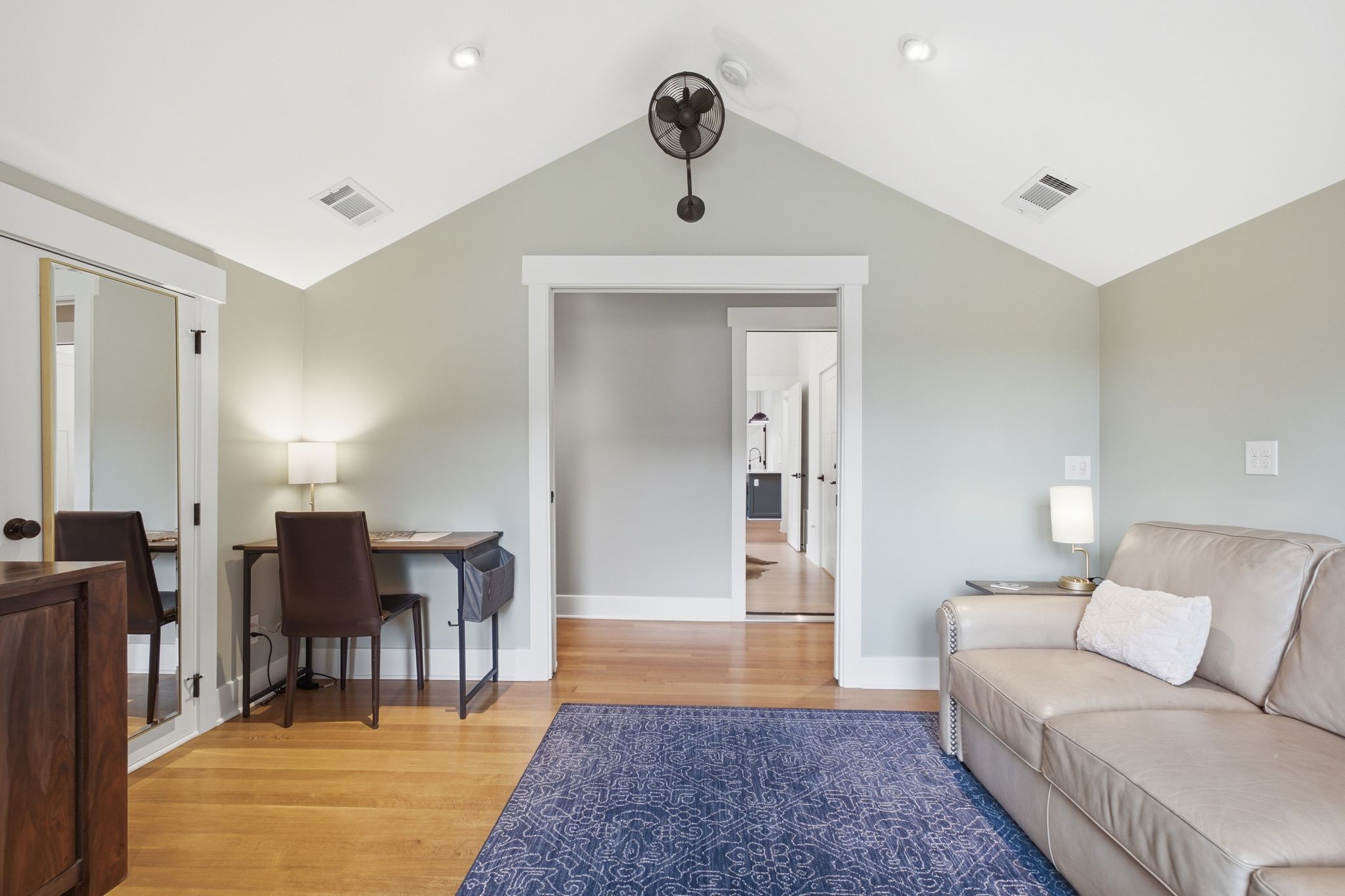 702 Skyview Dr