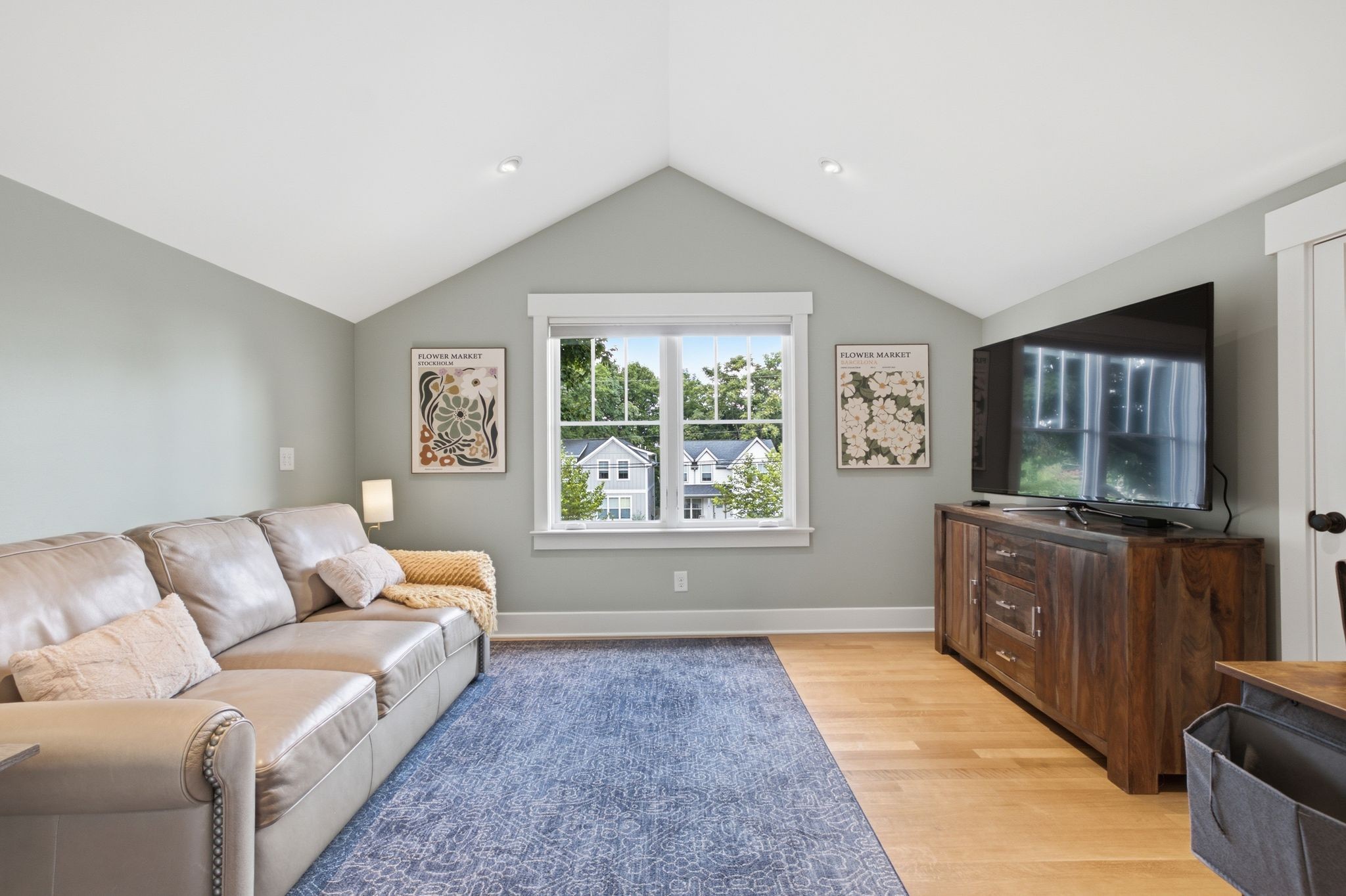 702 Skyview Dr