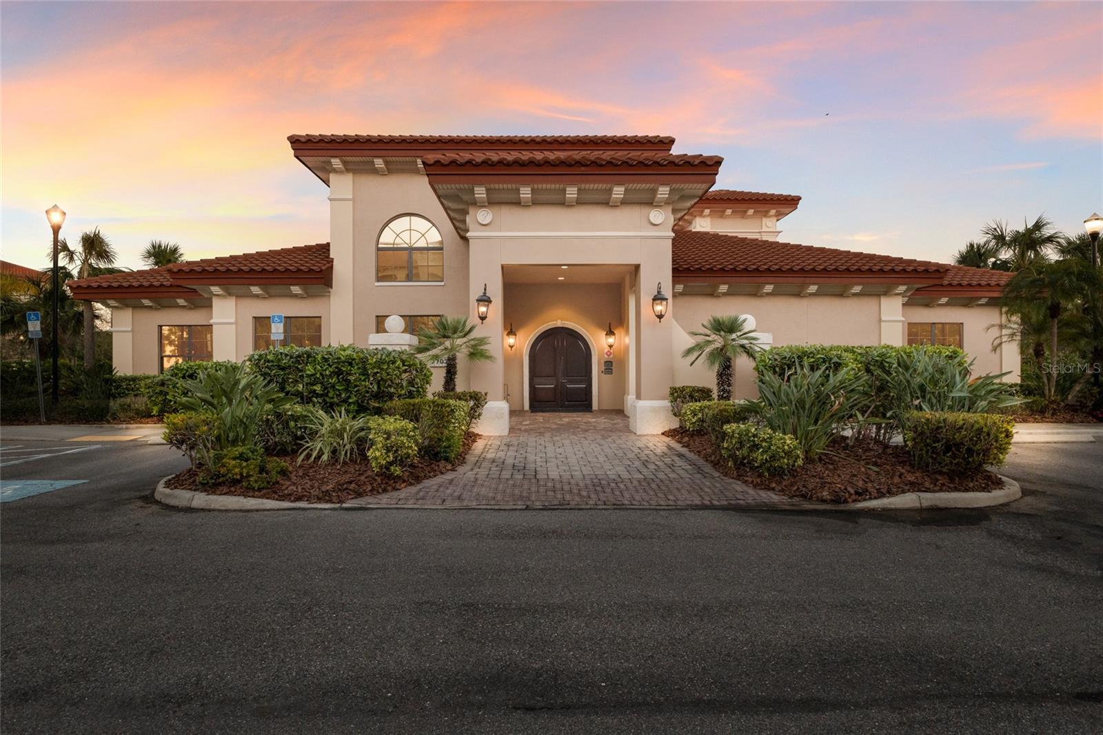 7718 LAKE VISTA CT #201