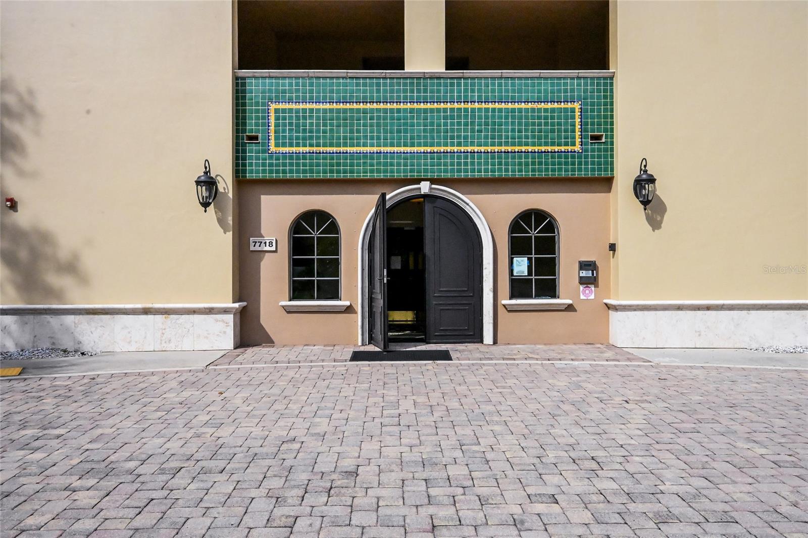 7718 LAKE VISTA CT #201